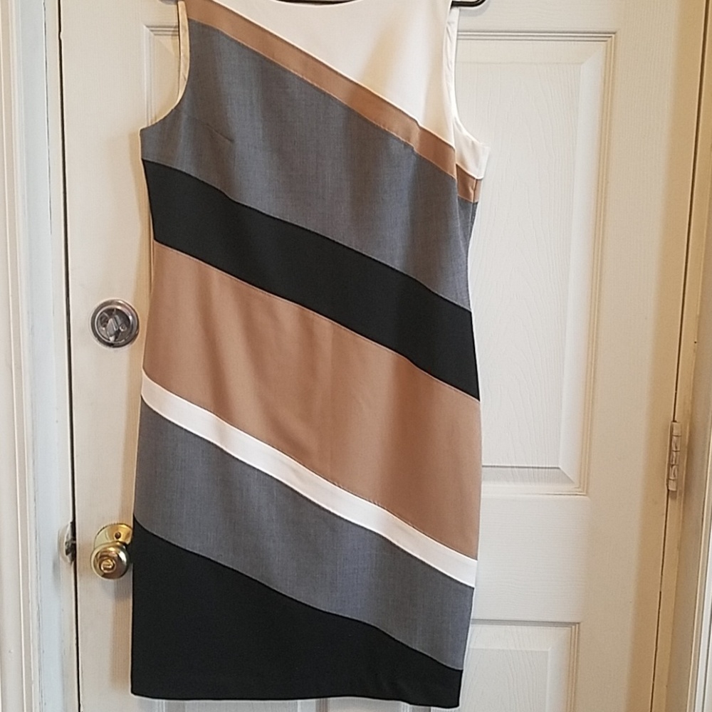 Dress - Picture 4 of 5